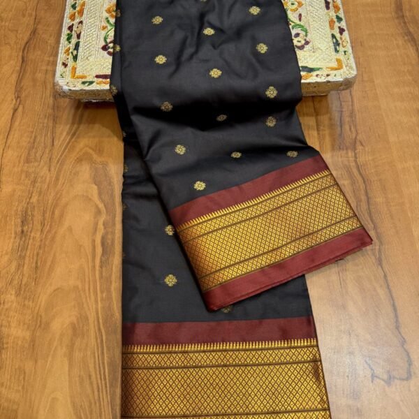 Kadiyal Paithani | Deep black / Charcoal-black